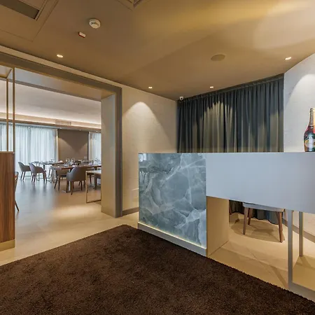 Rosa Desenzano Otel Desenzano del Garda