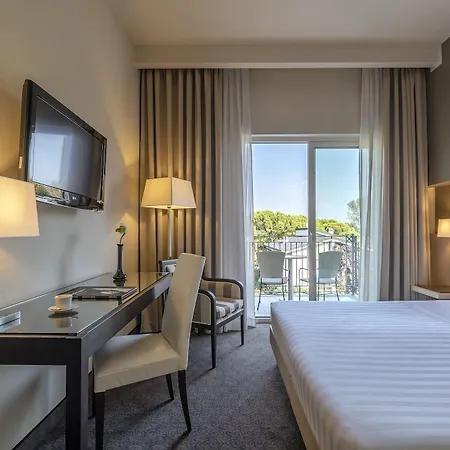 Rosa Desenzano 4*